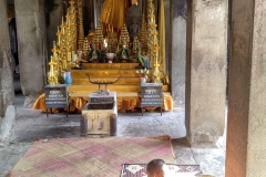 Como-dar-la-vuelta-al-mundo-monje-angkor-wat