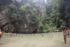 Como-dar-la-vuelta-al-mundo-emerald-cave-gente