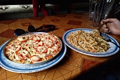 Como-dar-la-vuelta-al-mundo-comida-deurali