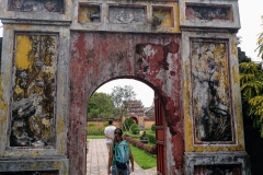 como-dar-la-vuelta-al-mundo-hue-puerta