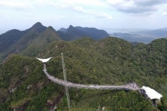 3.como-dar-la-vuelta-al-mundo-langkawi-skybridge-min-1-1024x768