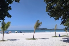 5.como-dar-la-vuelta-al-mundo-langkawi-playa-pantai-cenang-min-1024x768