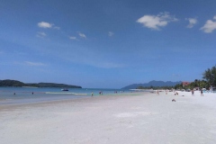 5.como-dar-la-vuelta-al-mundo-langkawi-playa-pantai-cenang2-min-1024x768