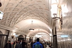 como-dar-la-vuelta-al-mundo-metro-moscu-techos
