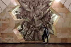 como-dar-la-vuelta-al-mundo-metro-moscu-escultura