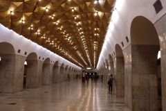 como-dar-la-vuelta-al-mundo-metro-moscu-techo