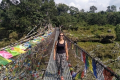 Como-dar-la-vuelta-al-mundo-puente-colgante-nepal