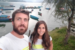 Como-dar-la-vuelta-al-mundo-en-el-lago-pokhara