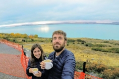 como-dar-la-vuelta-al-mundo-pukaki-desayunando
