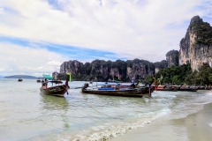 Como-dar-la-vuelta-al-mundo-barcos-en-railay