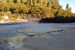 como-dar-la-vuelta-al-mundo-nz-wai-o-tapu2-min