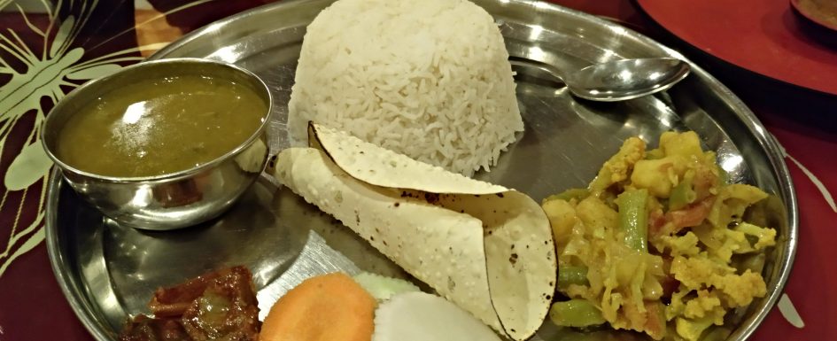 como-dar-la-vuelta-al-mundo-comida-nepal