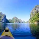 como-dar-la-vuelta-al-mundo-lan-ha-bay-paisaje-kayak