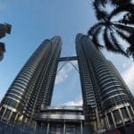 como-dar-la-vuelta-al-mundo-kl-petronas-de-dia
